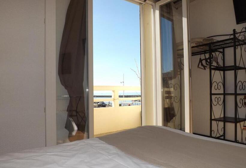 オーシャンビュースタンダードルームバルコニー付き, Hôtel Le Carnon