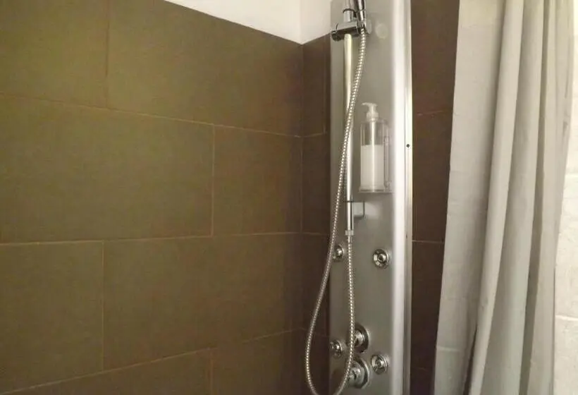 ベーシックインサイドルーム, Hôtel Le Carnon
