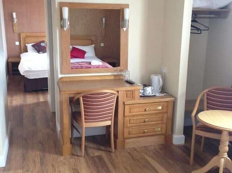 Pokój Rodzinny, Creighton