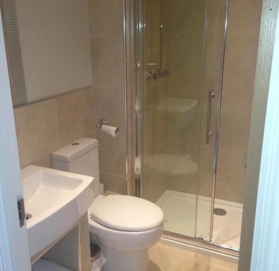 Pokój Rodzinny, Creighton