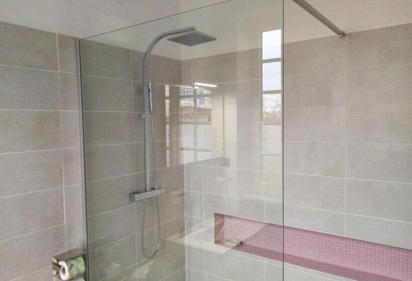 기본룸, Quand La Ville Dort