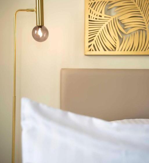 기본룸, Quand La Ville Dort