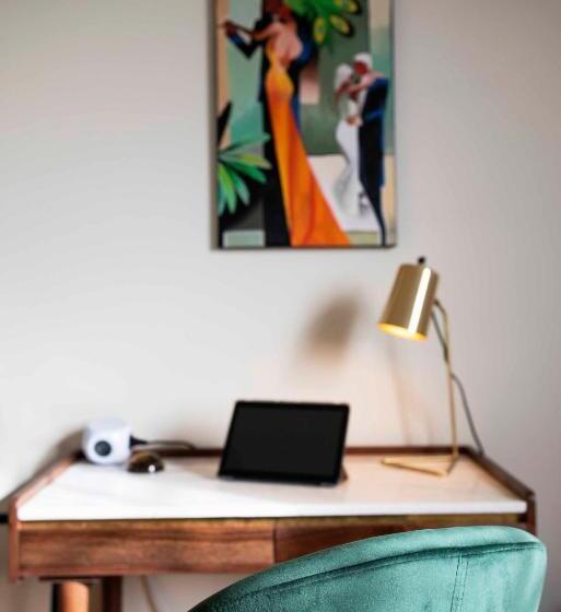 디럭스 룸, Quand La Ville Dort