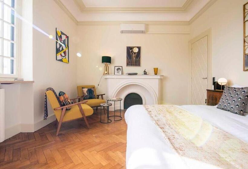 디럭스 룸, Quand La Ville Dort