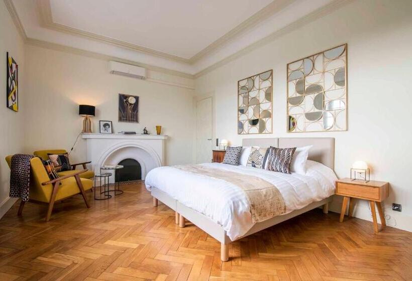 디럭스 룸, Quand La Ville Dort