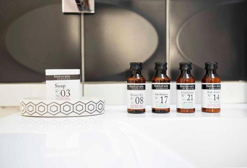 스탠다드 트리플 룸, Quand La Ville Dort