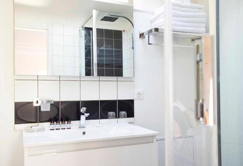 스탠다드 트리플 룸, Quand La Ville Dort