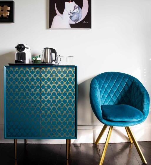 스탠다드 트리플 룸, Quand La Ville Dort