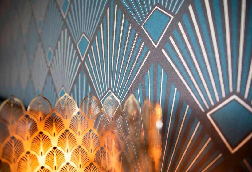 스탠다드 트리플 룸, Quand La Ville Dort