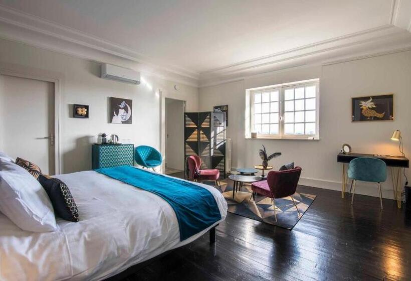 스탠다드 트리플 룸, Quand La Ville Dort