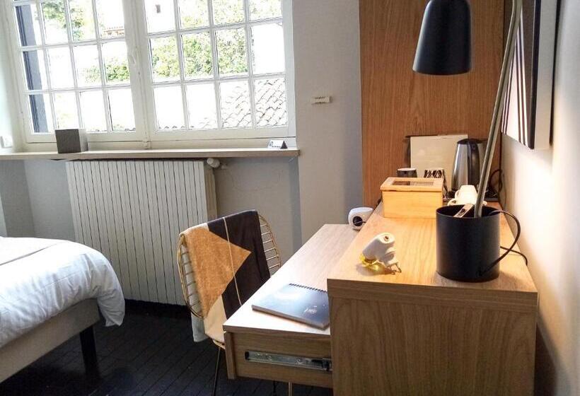 스탠다드 룸, Quand La Ville Dort