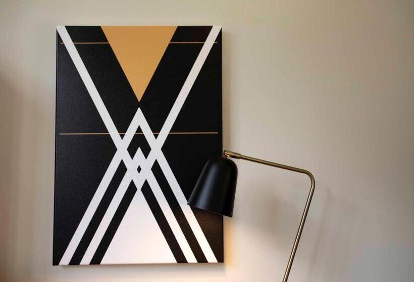 스탠다드 룸, Quand La Ville Dort