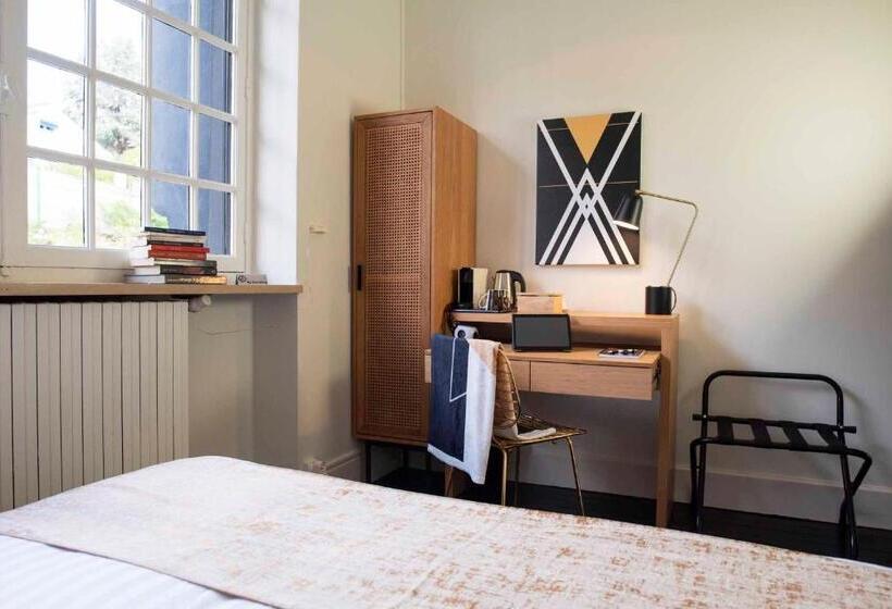 스탠다드 룸, Quand La Ville Dort