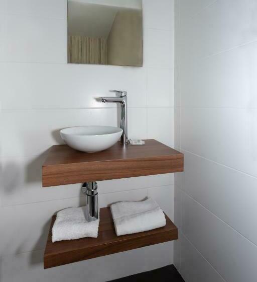 غرفة أساسية حمام مشترك, Babbu