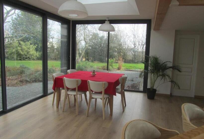 标准房带园景, La Petite Charnasserie