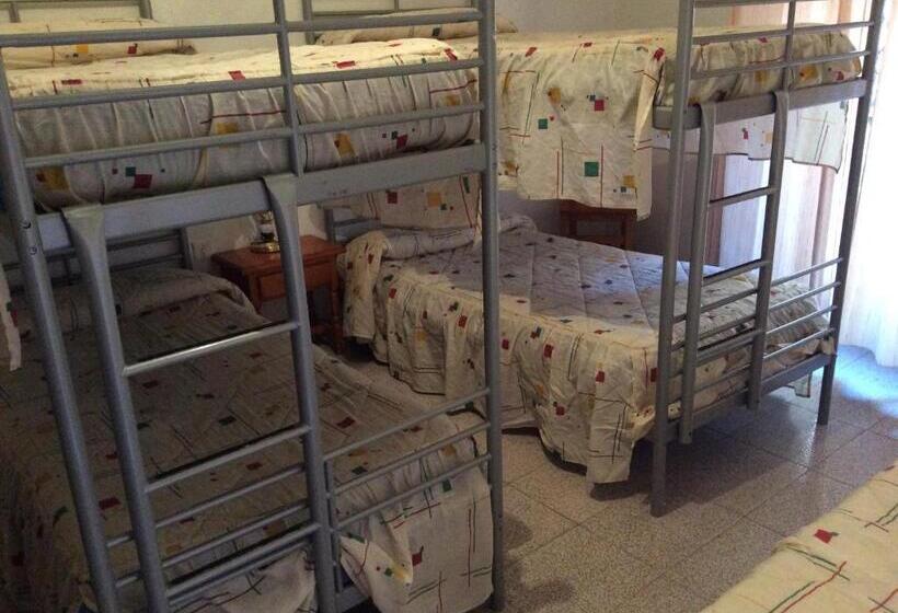 اتاق استاندارد چهارنفره با سرویس بهداشتی مشترک, Pensión Princesa