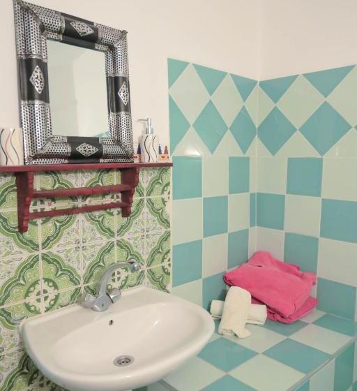 סטודיו סטנדרט עם מרפסת, The Spot