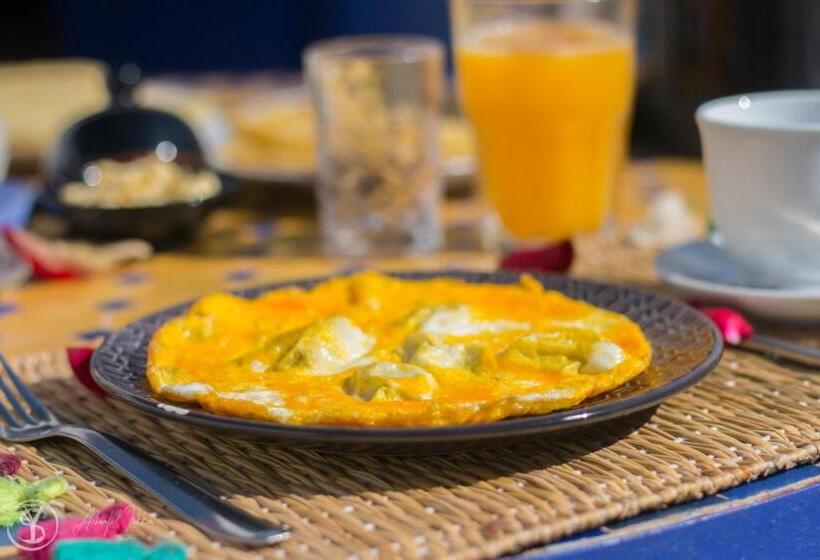 סטודיו סטנדרט עם מרפסת, The Spot