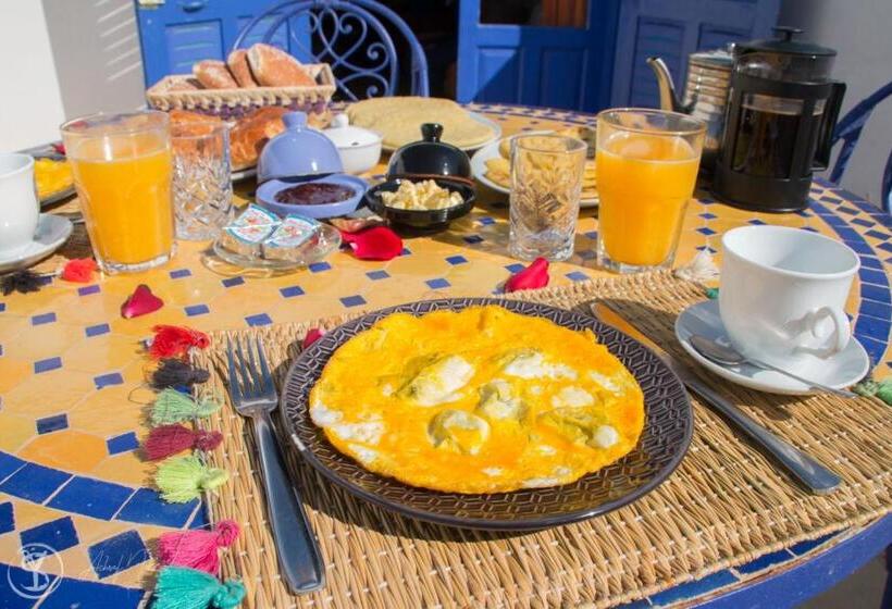 סטודיו סטנדרט עם מרפסת, The Spot