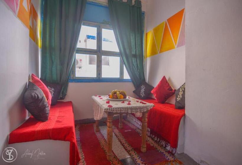 סטודיו סטנדרט עם מרפסת, The Spot