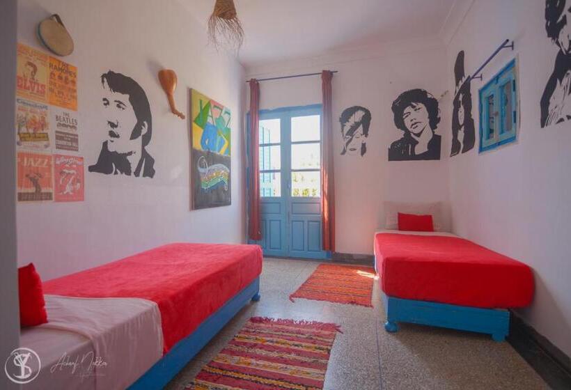 סטודיו סטנדרט עם מרפסת, The Spot