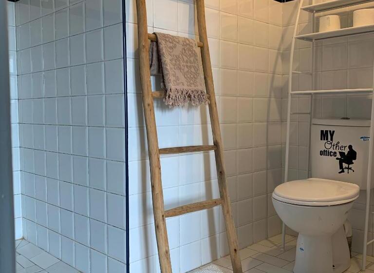 חדר סטודיו סטנדרד, The Spot