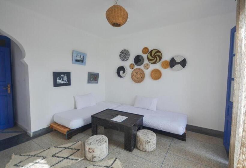 חדר סטודיו סטנדרד, The Spot