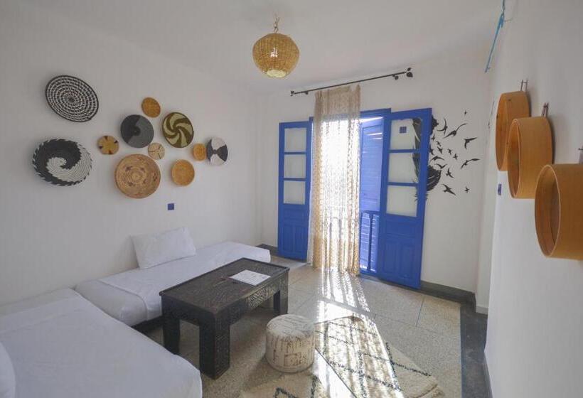 חדר סטודיו סטנדרד, The Spot