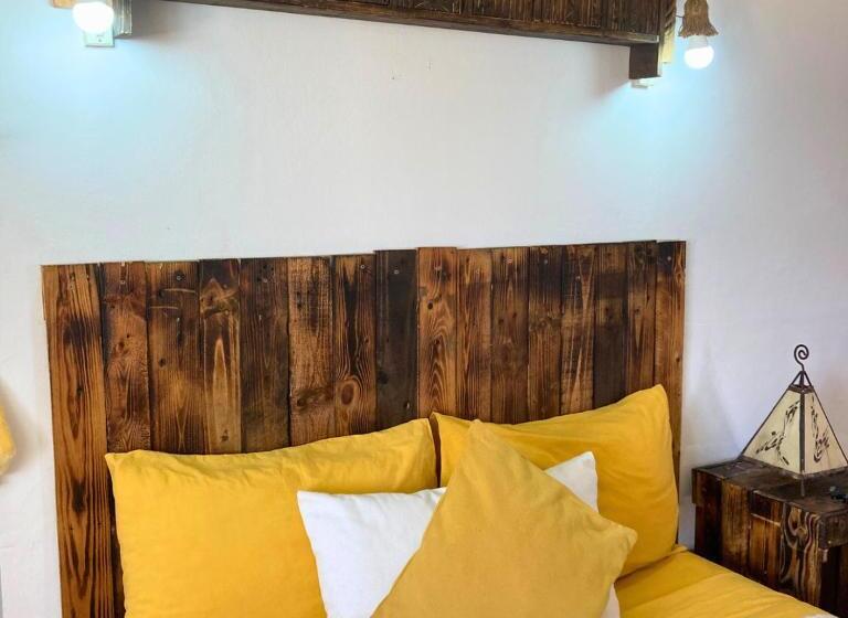 סוויטת ג'וניור עם טרסה, The Spot