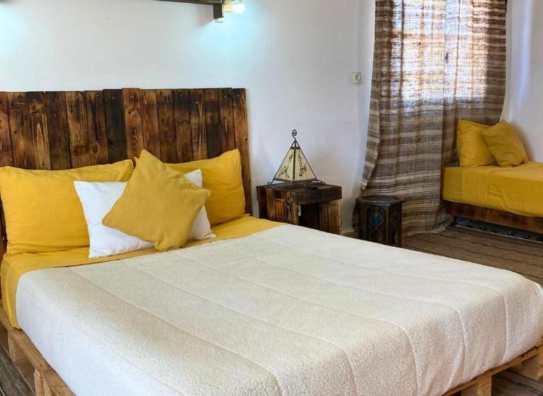 סוויטת ג'וניור עם טרסה, The Spot