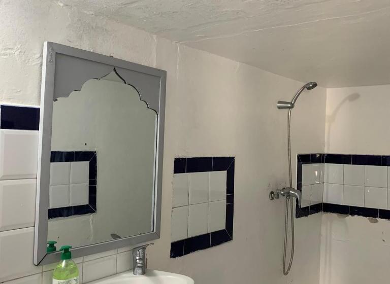 חדר סטנדרט לשלושה עם טרסה, The Spot