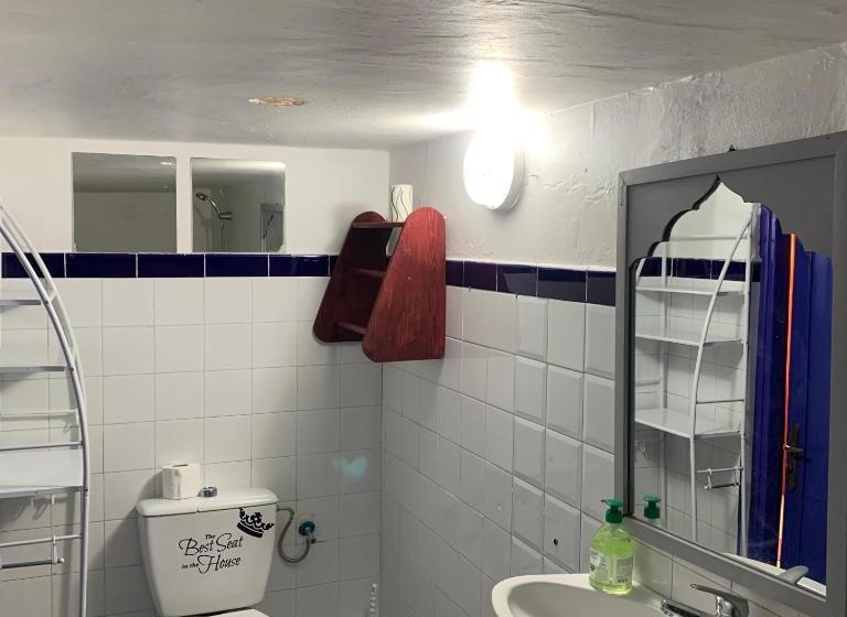 חדר סטנדרט לשלושה עם טרסה, The Spot