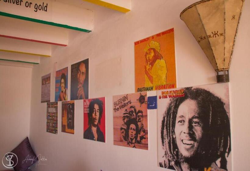 חדר סטנדרט לשלושה עם טרסה, The Spot