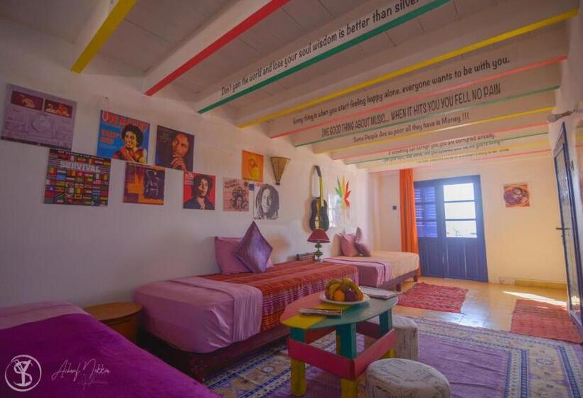 חדר סטנדרט לשלושה עם טרסה, The Spot