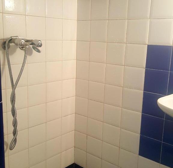 סוויטת ג'וניור משפחתית, The Spot