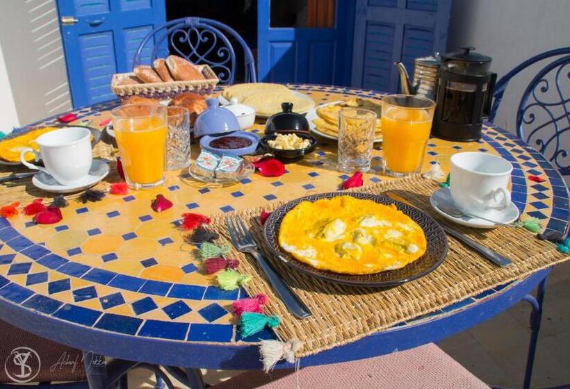 סטודיו סטנדרט עם מרפסת, The Spot