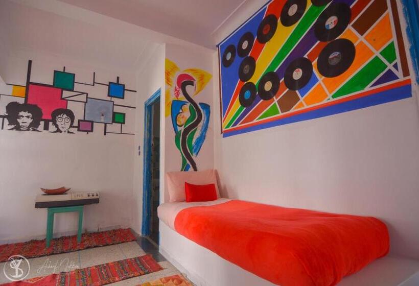 סטודיו סטנדרט עם מרפסת, The Spot