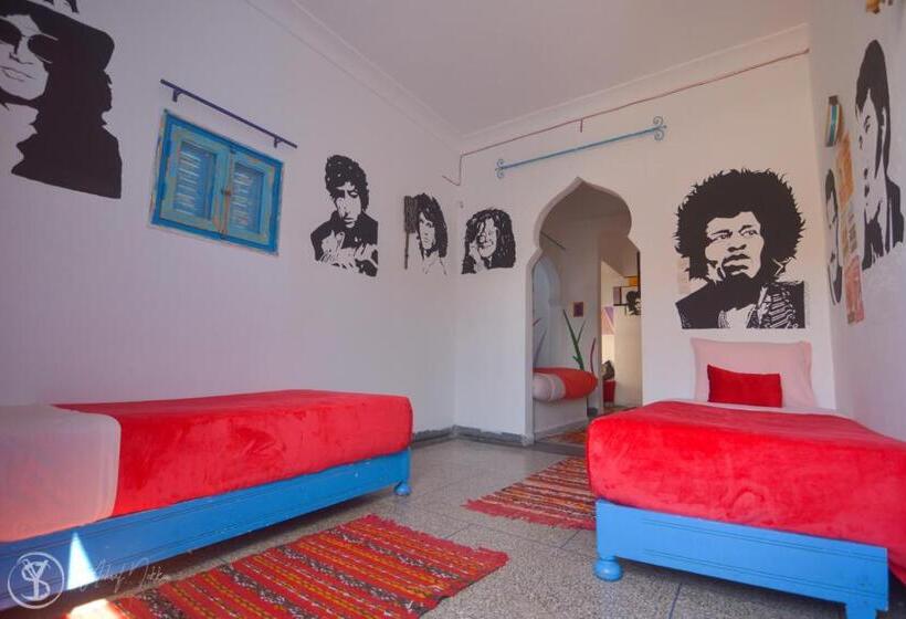 סטודיו סטנדרט עם מרפסת, The Spot