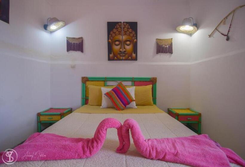 חדר סטנדרט לארבעה, The Spot