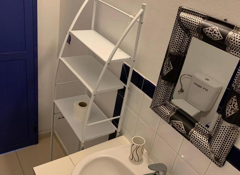 חדר סטודיו סטנדרד, The Spot