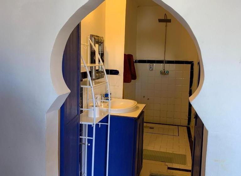 חדר סטודיו סטנדרד, The Spot