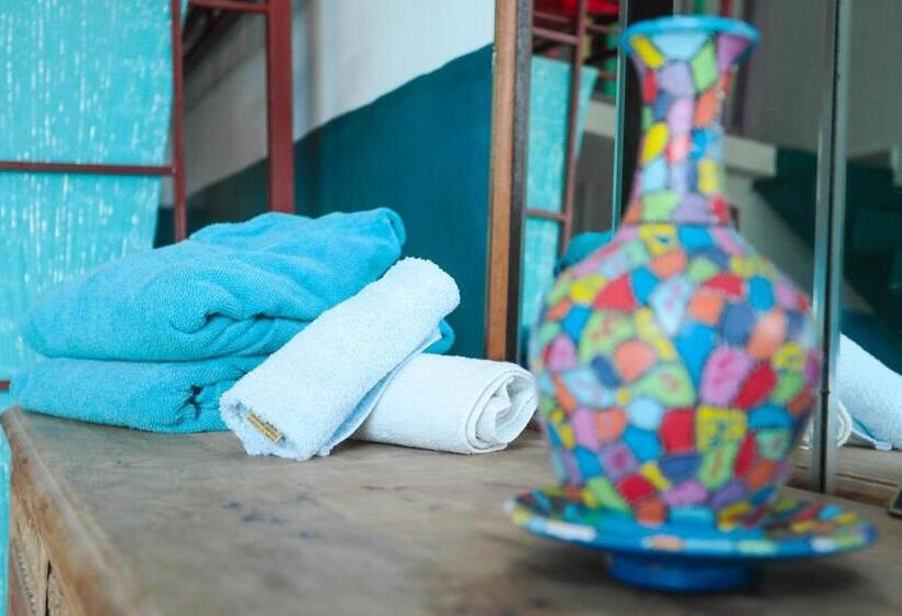 סוויטת ג'וניור משפחתית, The Spot