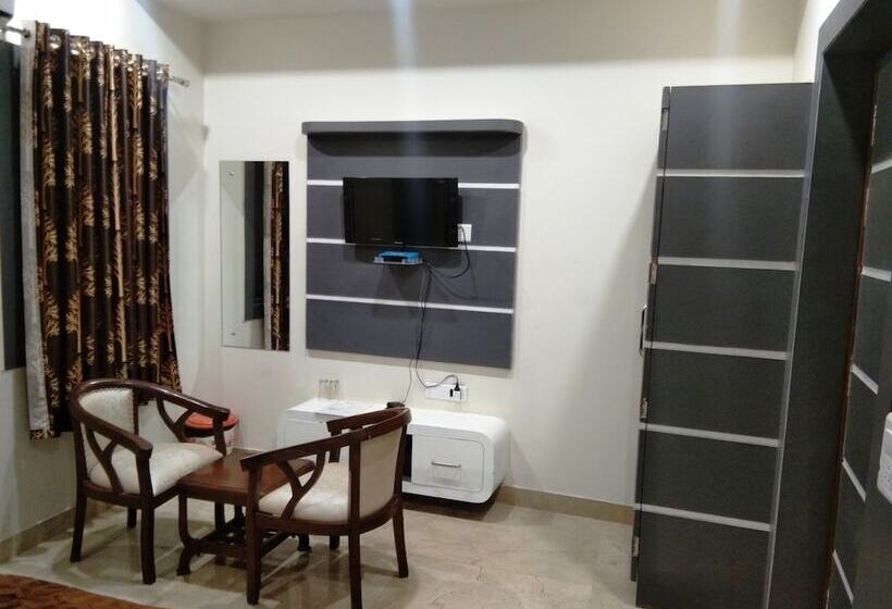 חדר דלוקס, R P