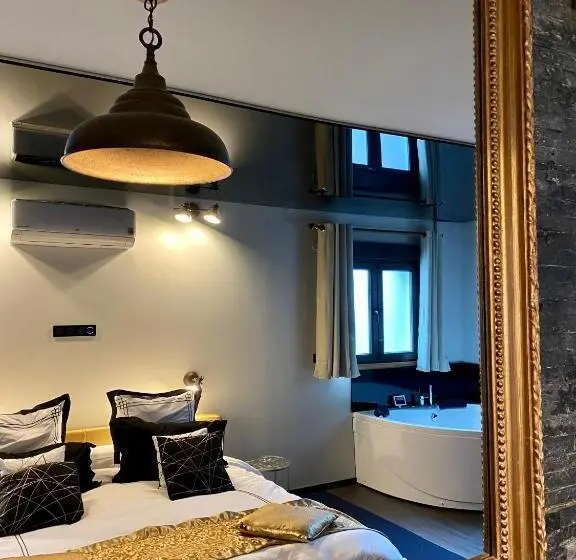 سوئیت با وان آب گرم, Salon Boyer