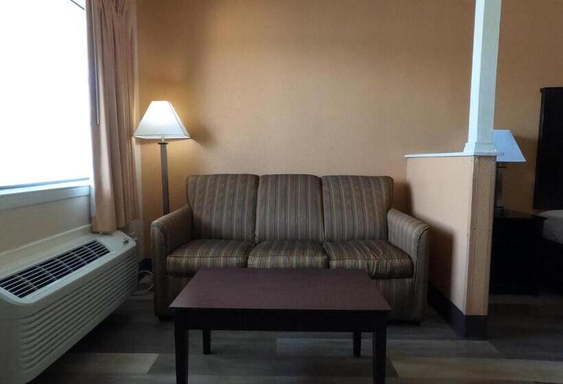 מיטת קינג בסוויטה, Econo Lodge Inn & Suites Downtown Northeast Near Fort Sam Houston