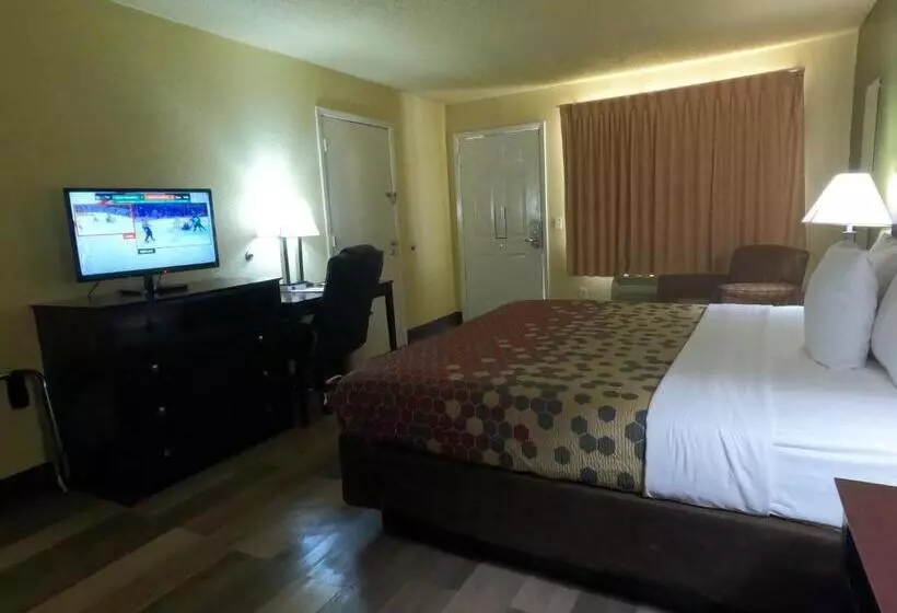 اتاق استاندارد با تخت بزرگ برای معلولان, Econo Lodge Inn & Suites Downtown Northeast Near Fort Sam Houston