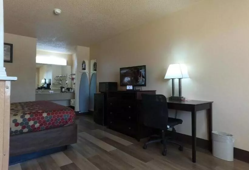 اتاق استاندارد با تخت بزرگ برای معلولان, Econo Lodge Inn & Suites Downtown Northeast Near Fort Sam Houston
