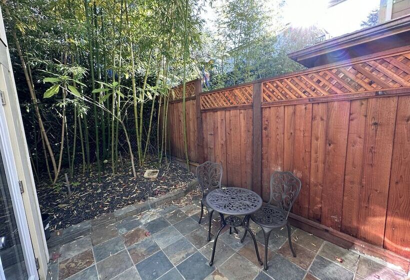 إستوديو ديلوكس, Inn At Depot Hill