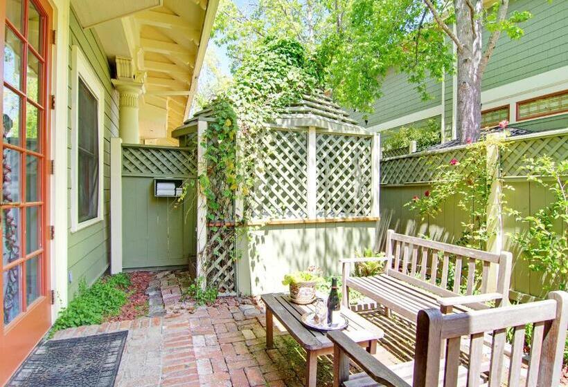 غرفة قياسية سرير ملكى, Inn At Depot Hill