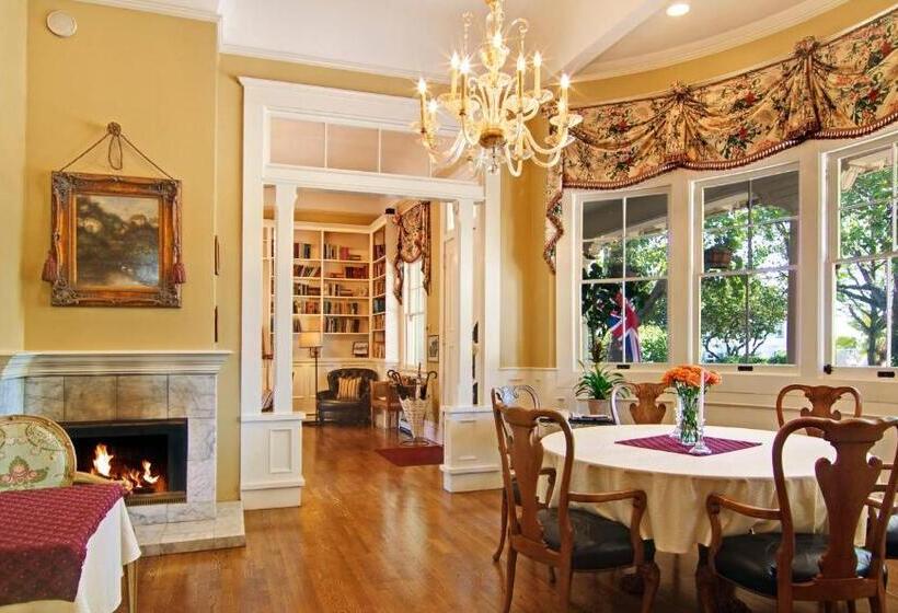 غرفة قياسية سرير ملكى, Inn At Depot Hill